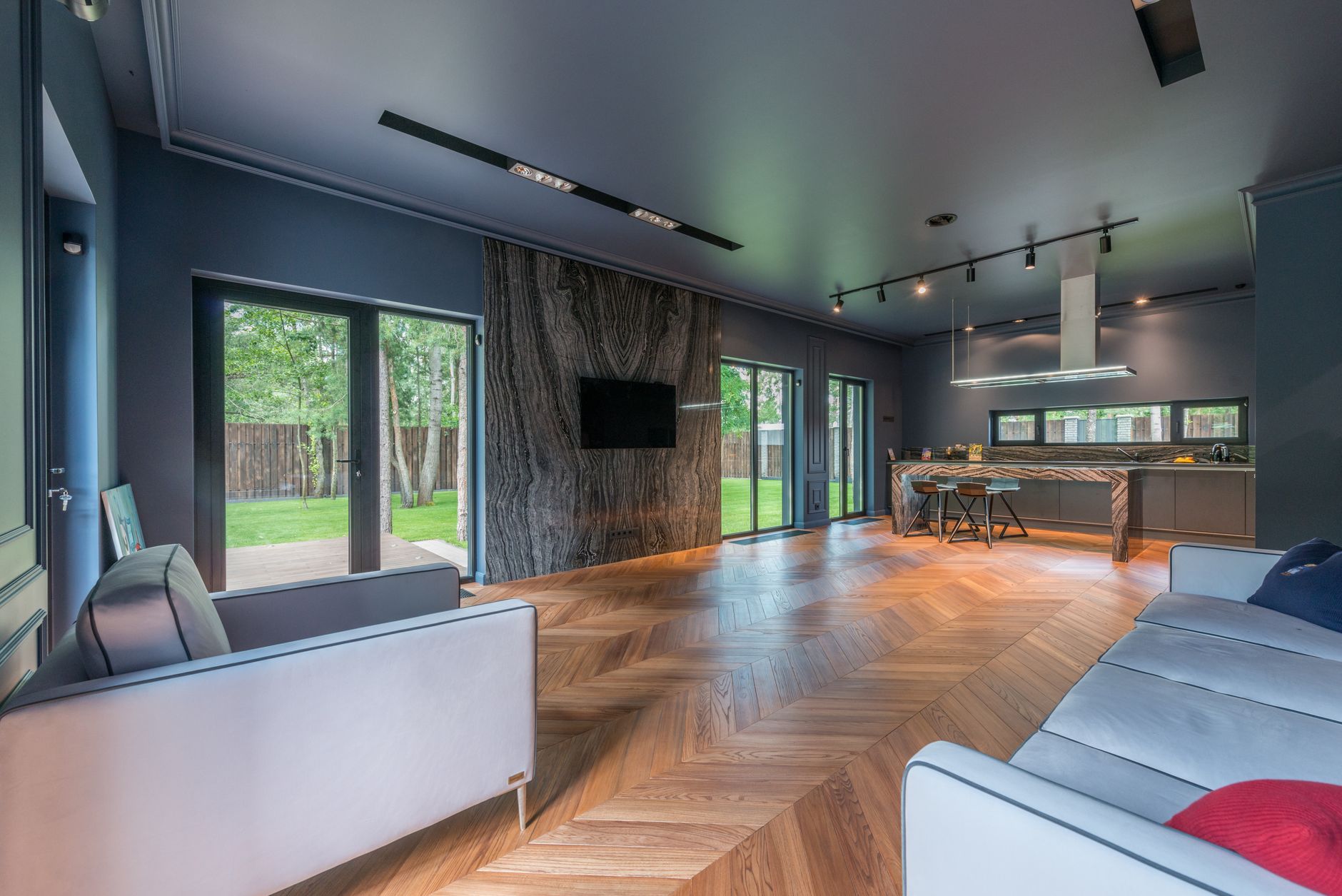 Herringbone hardwood floor pattern in a residential room